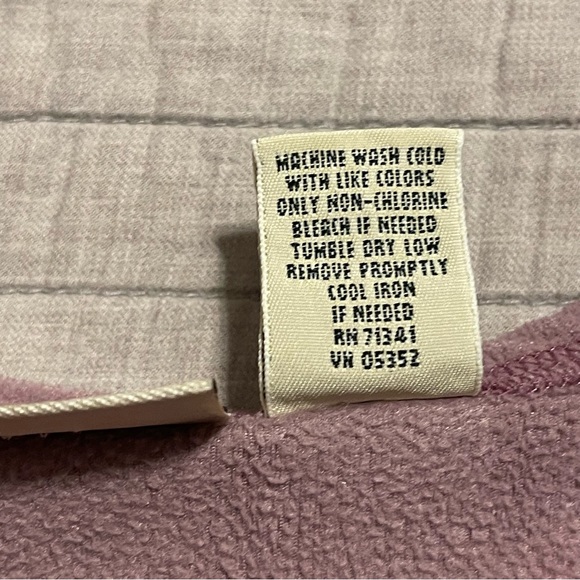 LL Bean Women's Fleece Purple Sweatshirt 100% Polyester Medium - Picture 3 of 8